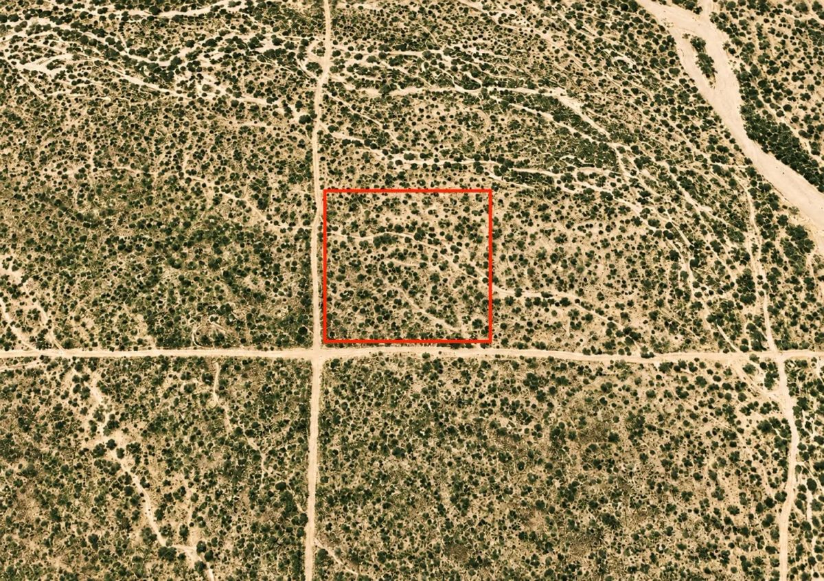 Decorative background for 2.21-Acre Corner Lot in Golden Valley, AZ – Mountain Views & Room to Build image 9
