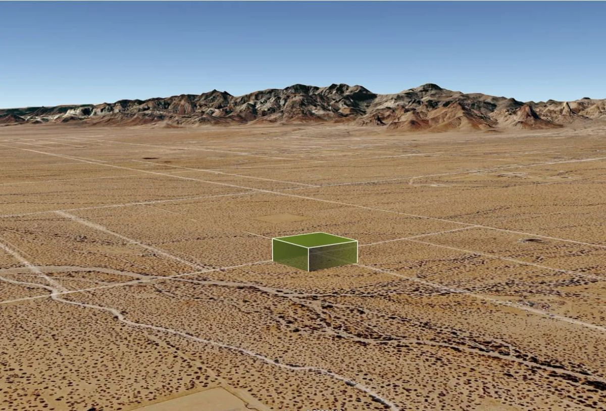 Decorative background for 2.21-Acre Corner Lot in Golden Valley, AZ – Mountain Views & Room to Build image 17