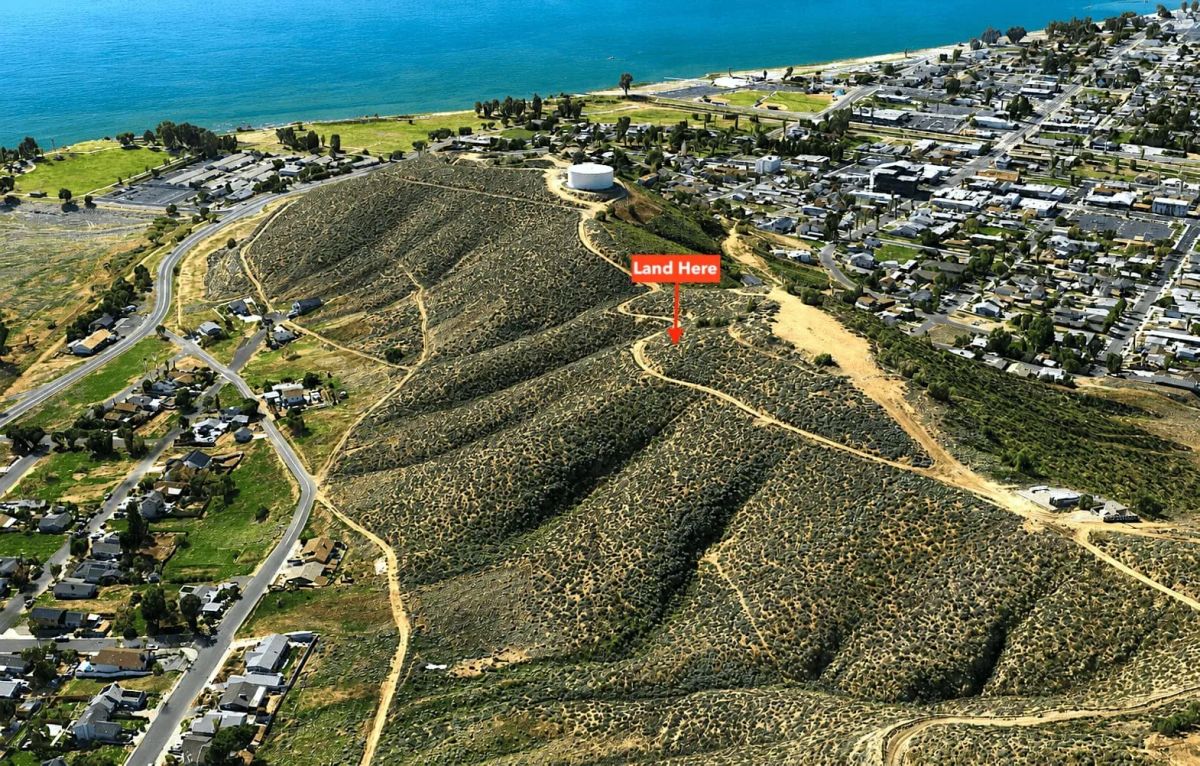 Decorative background for Build or Invest Near Lake Elsinore, CA – 6,970 Sq Ft Across Two Lots image 8
