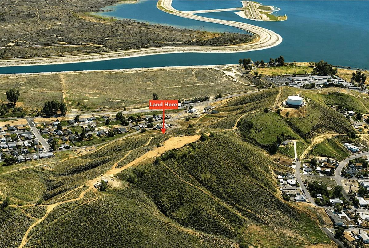 Decorative background for Build or Invest Near Lake Elsinore, CA – 6,970 Sq Ft Across Two Lots image 9