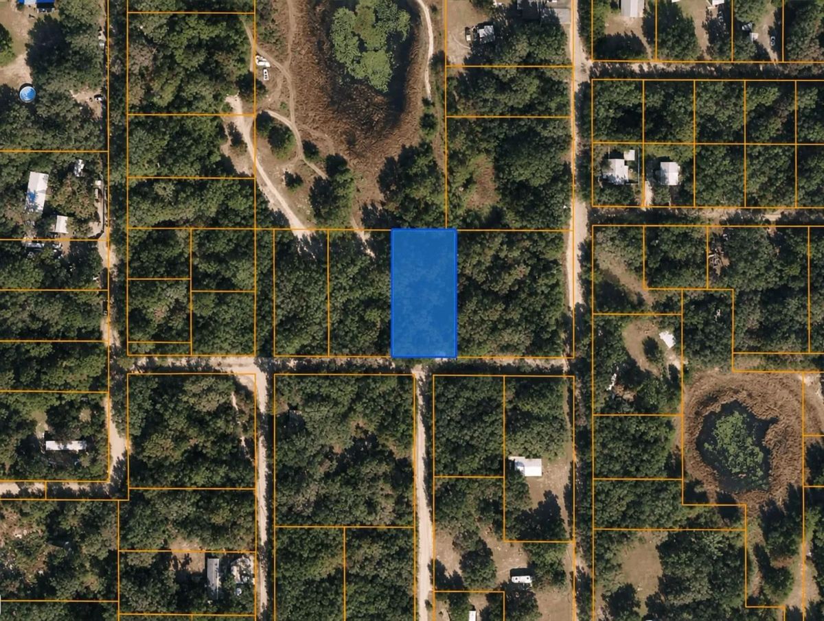 Decorative background for Lakefront Living on 0.45 Acre in Ocklawaha, FL! image 8