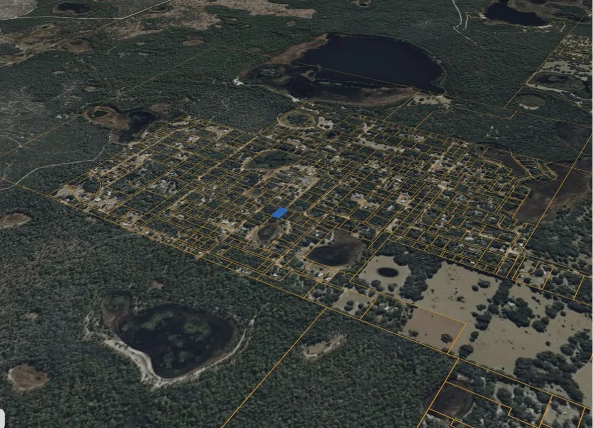 Decorative background for Lakefront Living on 0.45 Acre in Ocklawaha, FL! image 10