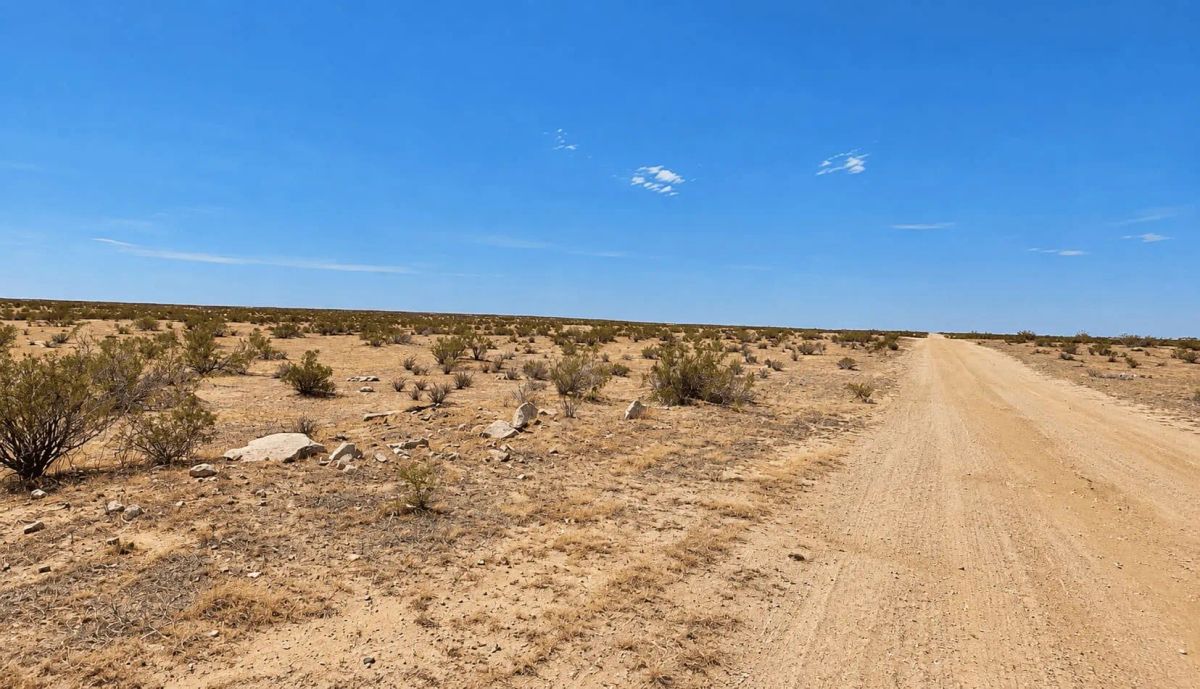 10.37 Acres in Hi Vista, CA – Residential & Agricultural Land Near Lake Los Angeles - Image 3