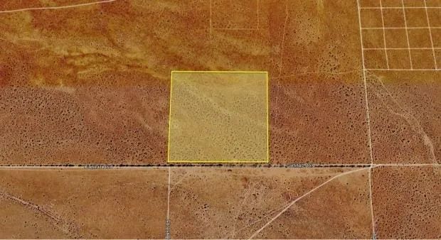 Decorative background for Unlock the potential of 39.90 acres of prime California desert image 5