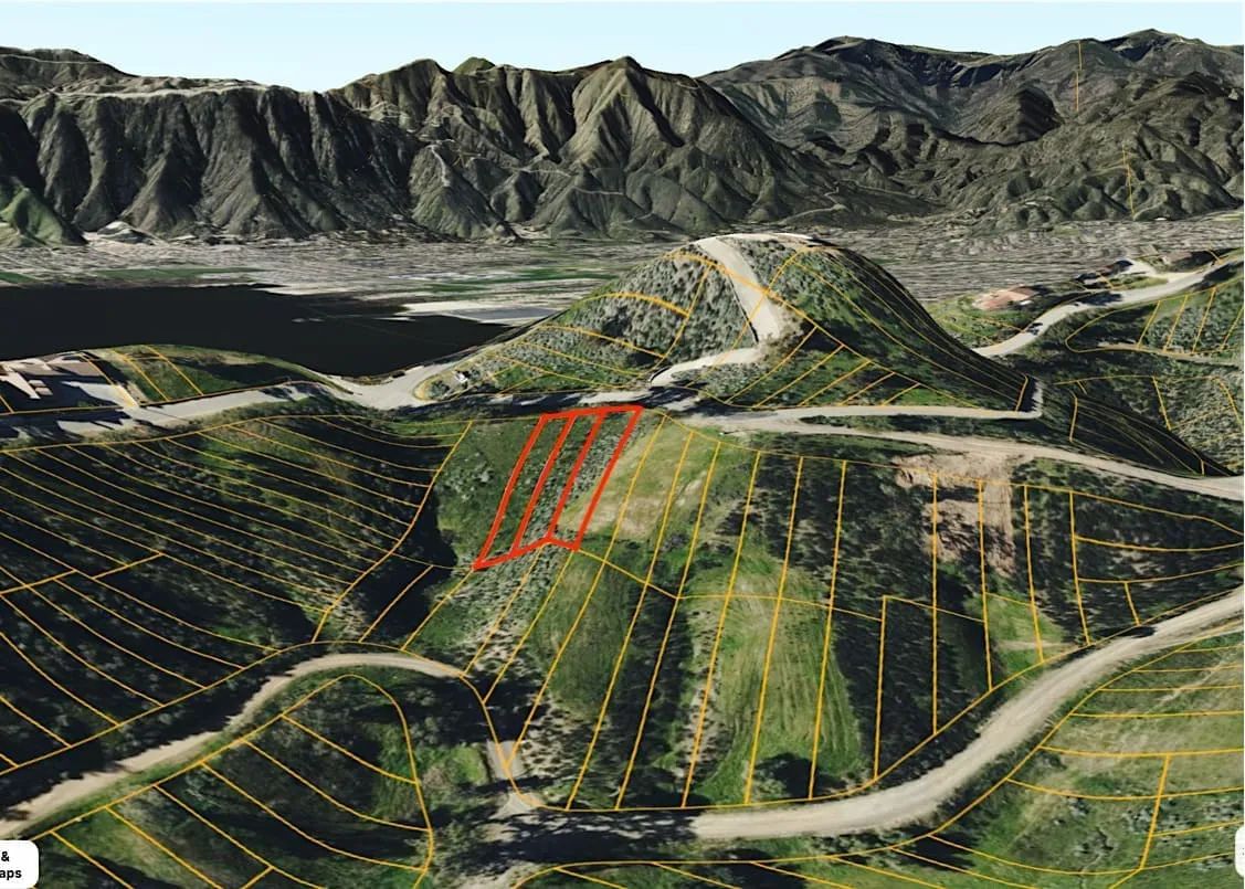 Decorative background for Rare 0.29-Acre Land Package – 3 Adjoining Lots in Lake Elsinore, CA! image 12