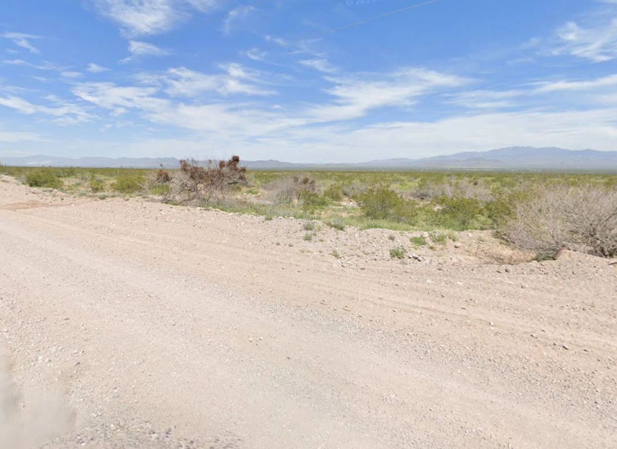 Decorative background for Secure your own 1.15-acre slice of Golden Valley image 15