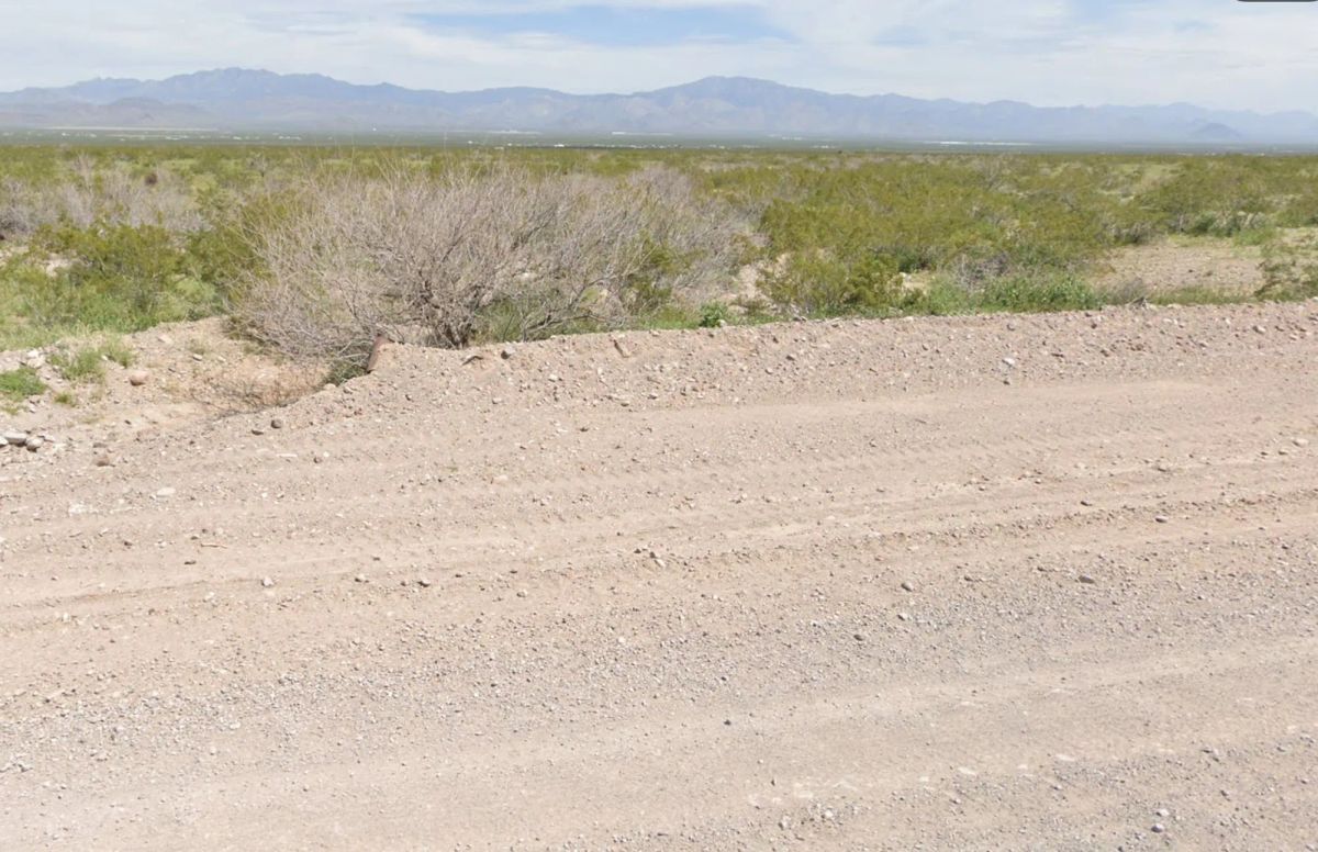 Decorative background for Secure your own 1.15-acre slice of Golden Valley image 16