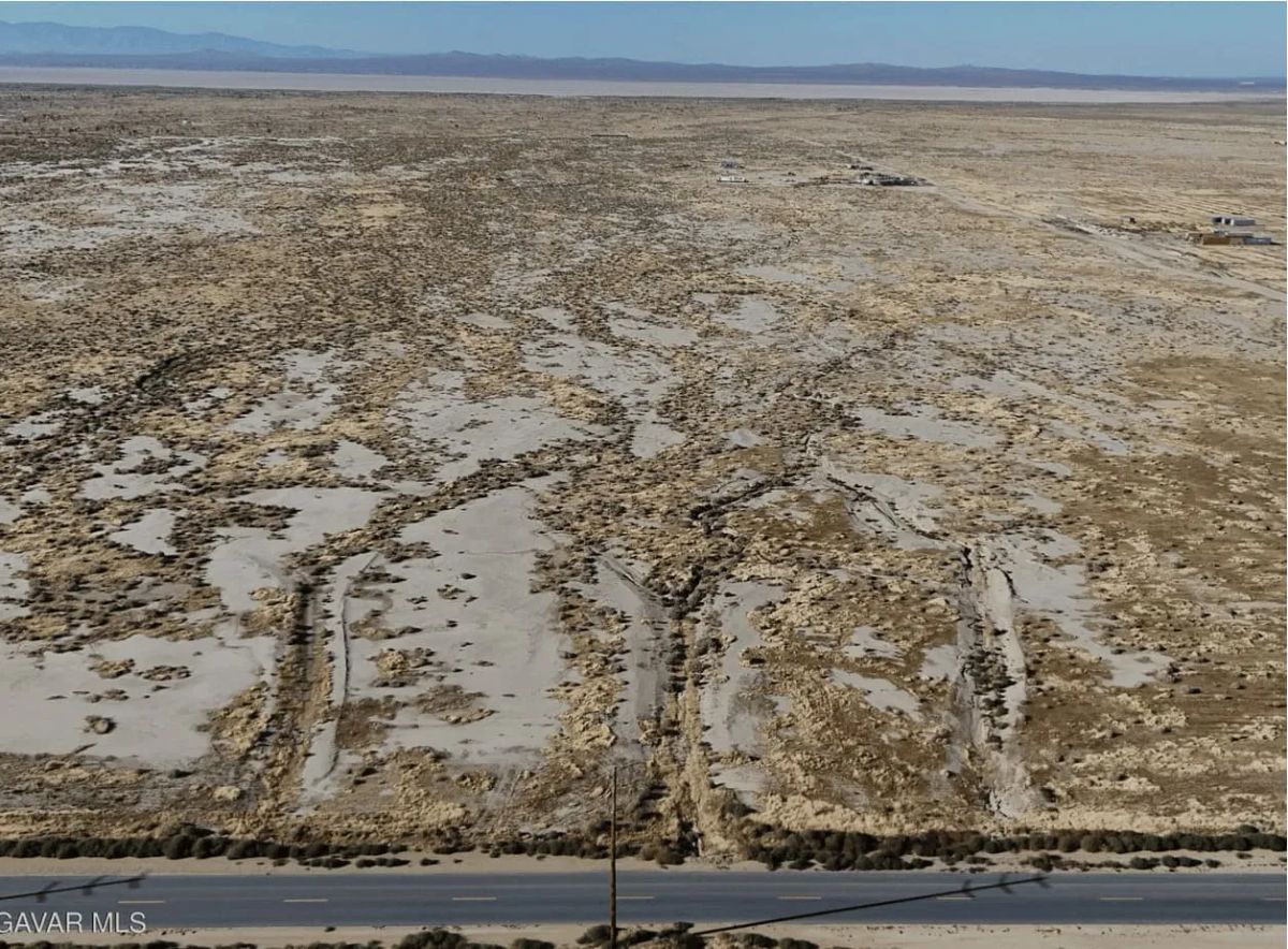 Decorative background for 10 Acres in Lancaster, CA – Agricultural Land Near Edwards AFB & Hwy 14 image 9