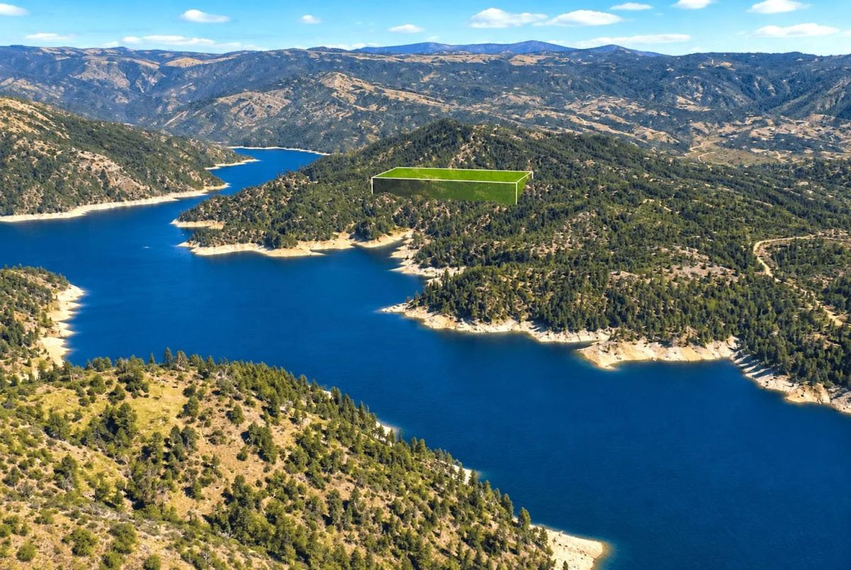 Decorative background for 59.34 Acres Near Lake Oroville, CA – Panoramic Lake Views & Privacy image 6