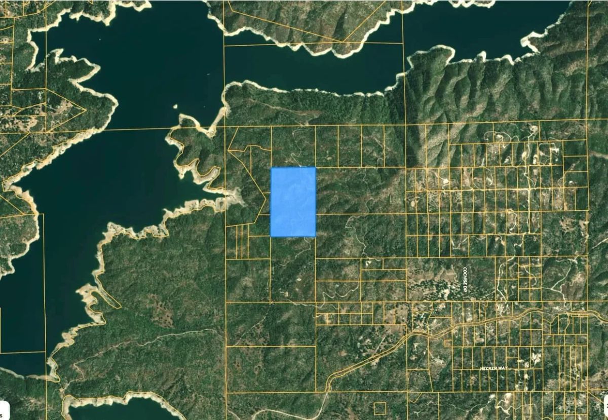 Decorative background for 59.34 Acres Near Lake Oroville, CA – Panoramic Lake Views & Privacy image 8