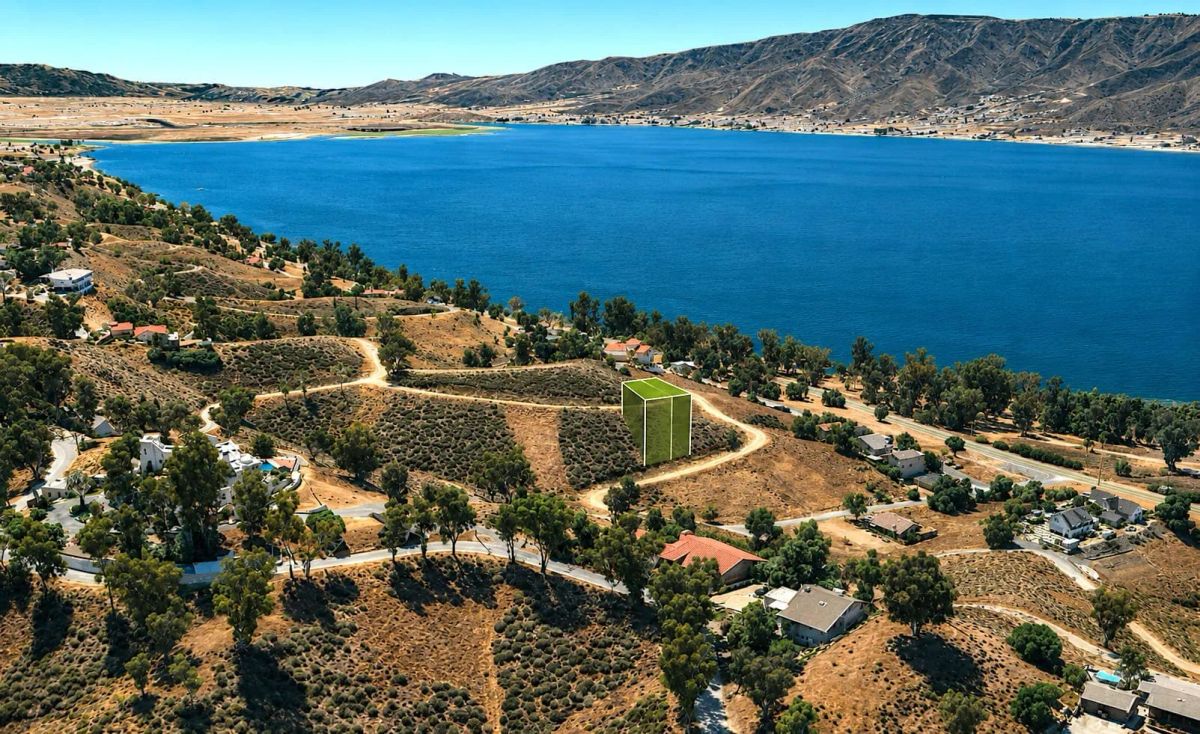 Decorative background for Double the Opportunity – Two Adjoining Lake View Lotsin Lake Elsinore, CA image 8