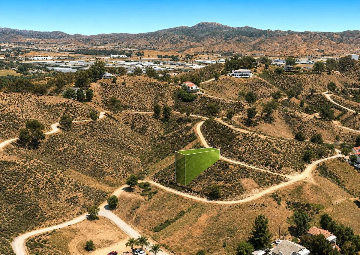 Decorative background for Double the Opportunity – Two Adjoining Lake View Lotsin Lake Elsinore, CA image 23