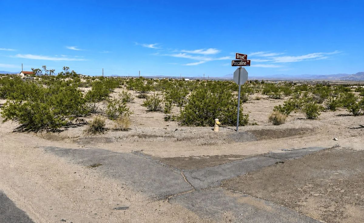 0.18-Acre Corner Lot Near Joshua Tree – 2 Minutes to Highway 62 - Main image