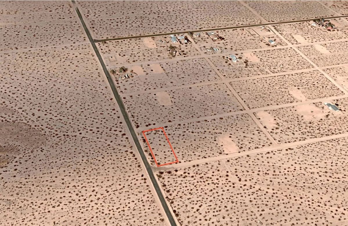 Decorative background for 0.18-Acre Corner Lot Near Joshua Tree – 2 Minutes to Highway 62 image 6