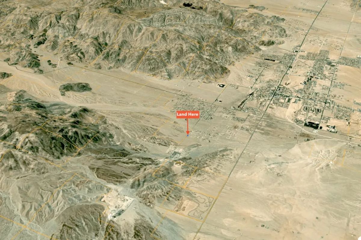 Decorative background for 0.18-Acre Corner Lot Near Joshua Tree – 2 Minutes to Highway 62 image 9