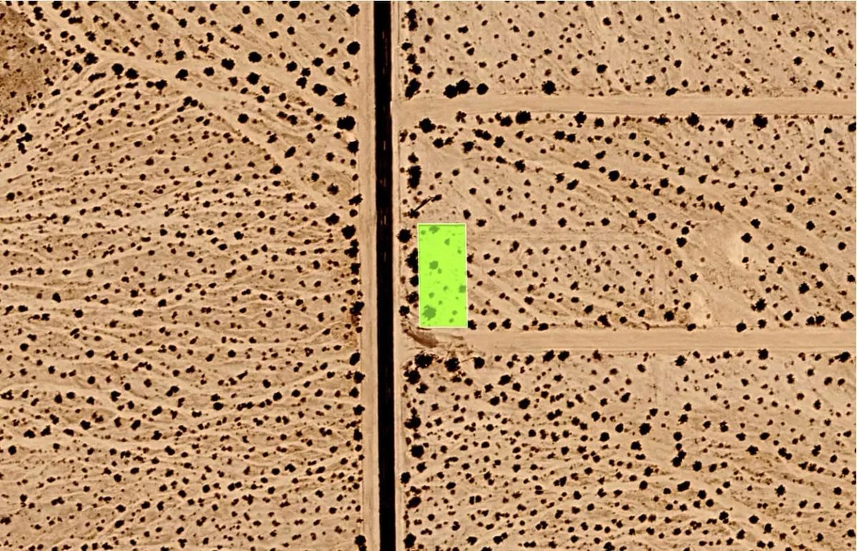 Decorative background for 0.18-Acre Corner Lot Near Joshua Tree – 2 Minutes to Highway 62 image 10